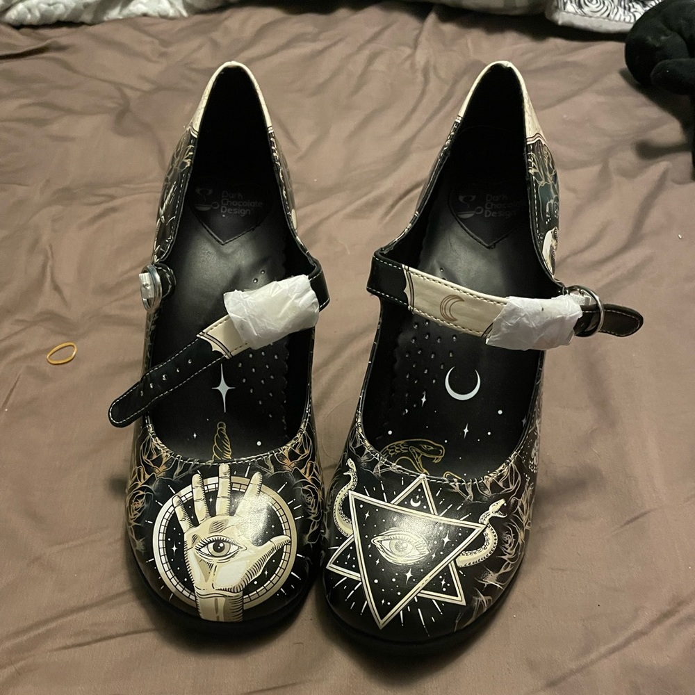 Hot Chocolate Design Maryjane pumps esoteric design